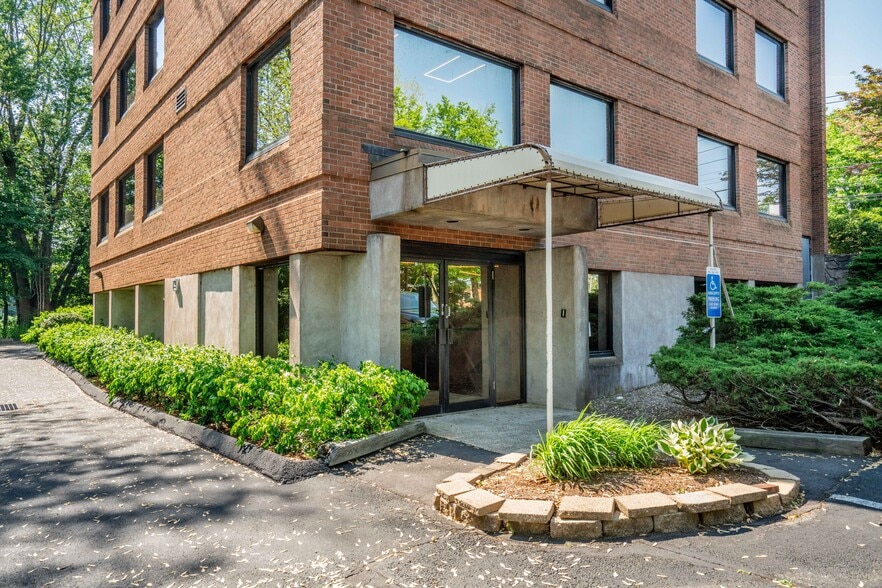 More Photos Of 2751 Dixwell Ave, Hamden Office For Sale