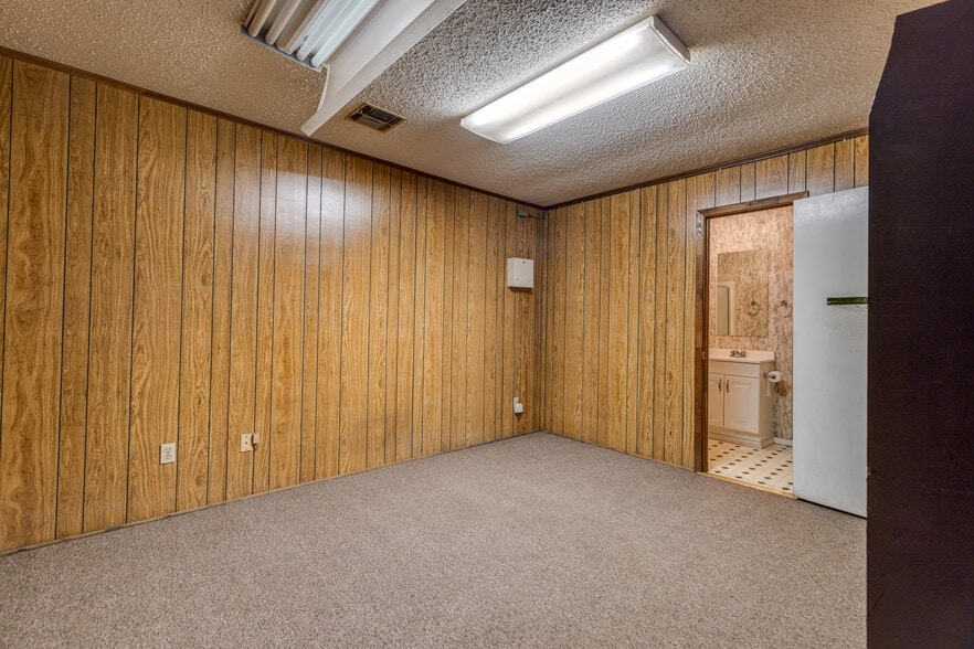 More Photos Of 1137 US-80 Hwy, Monroe Distribution For Sale