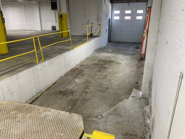 More Photos Of 2203 W Michigan St, Milwaukee Manufacturing For Sale