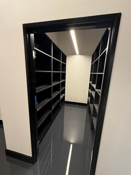 More Photos Of 3187 Airway Ave, Costa Mesa Light Distribution For Lease