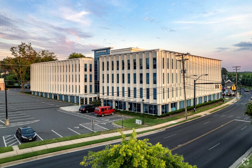 More Photos Of 1300 Baxter St, Charlotte Office For Lease