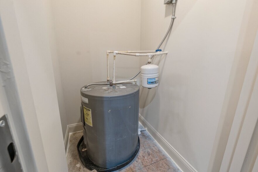 More Photos Of 311-313 W Baltimore St, Baltimore Apartments For Sale