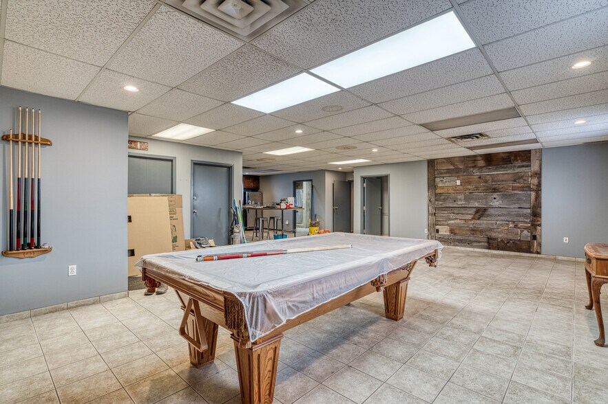 More Photos Of 100 Burland Cres, Hamilton Warehouse For Lease