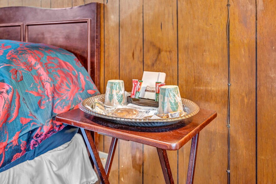 More Photos Of 44077 Oberlin Elyria Rd, Oberlin Hotel For Sale