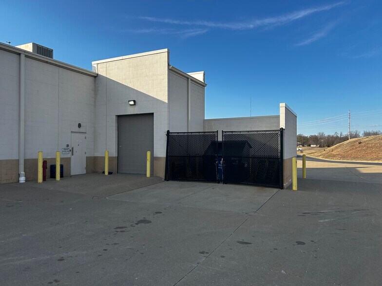 More Photos Of 3958 Junior Prewitt Point, Osage Beach Freestanding For Lease