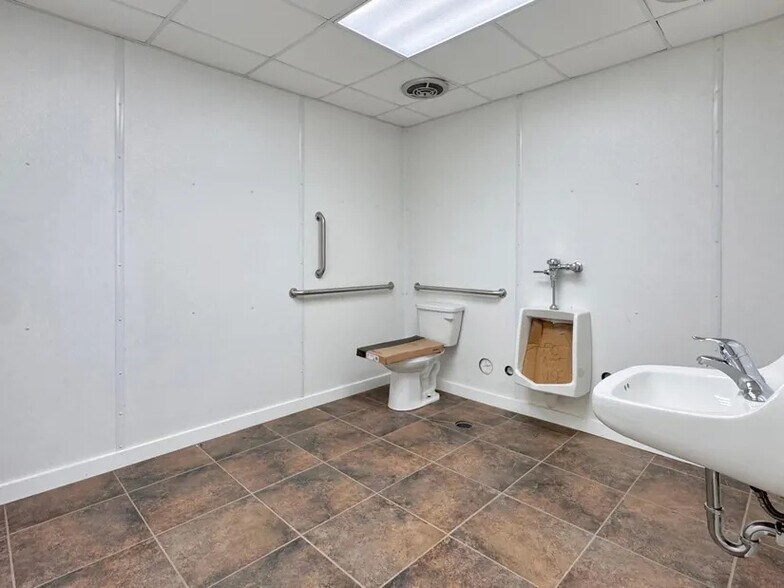 More Photos Of 1201 Craig Ave, Tracy Freestanding For Sale