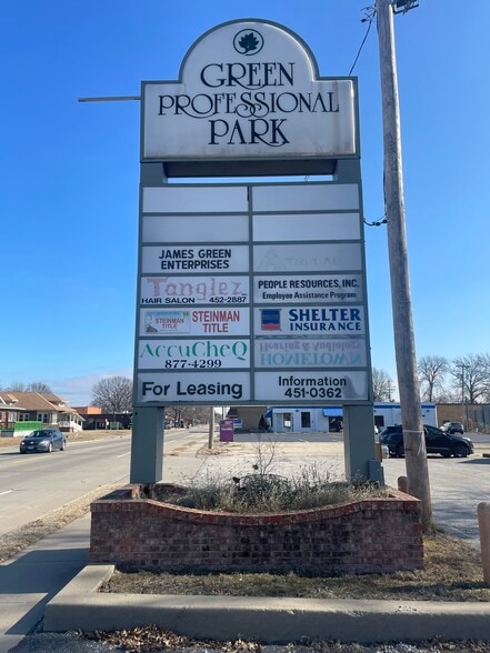 More Photos Of 2132 Pontoon Rd, Granite City Office For Sale