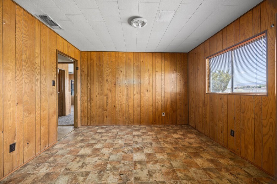 More Photos Of 523-529 Kristin st, Taft Flex For Sale