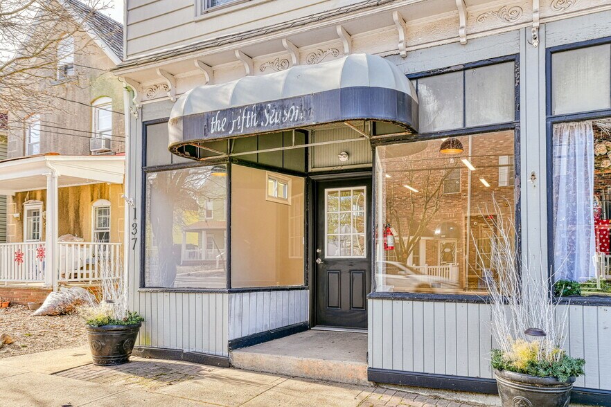 More Photos Of 137 Main St, Sayreville Storefront Retail Residential For Lease