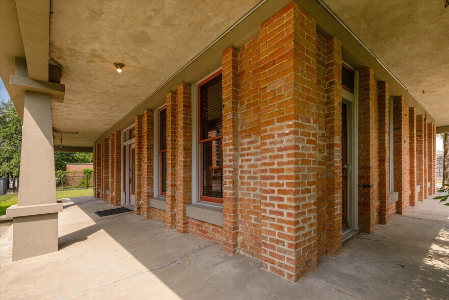 More Photos Of 119 E 20th St, Houston Office Residential For Sale