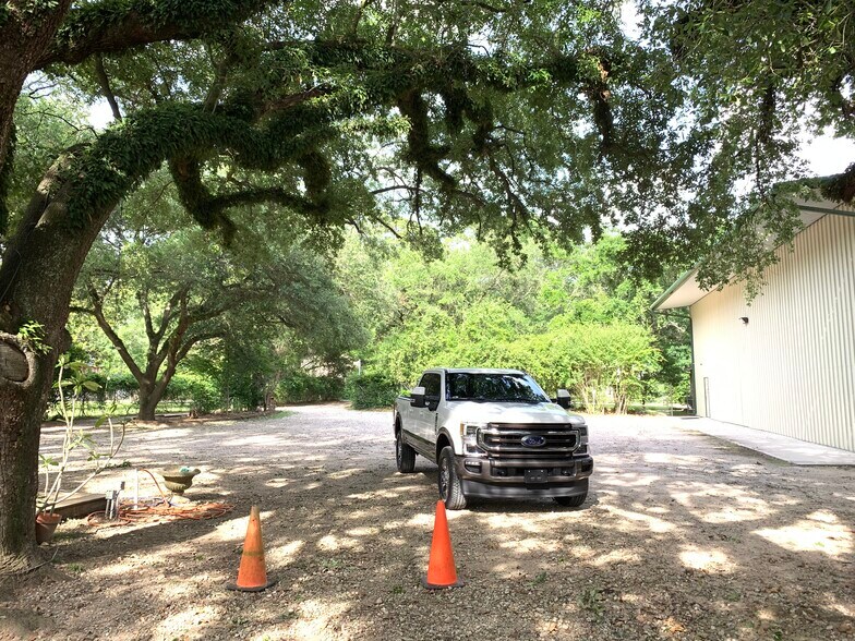 More Photos Of 2227 Golden Rd, Spring Warehouse For Lease