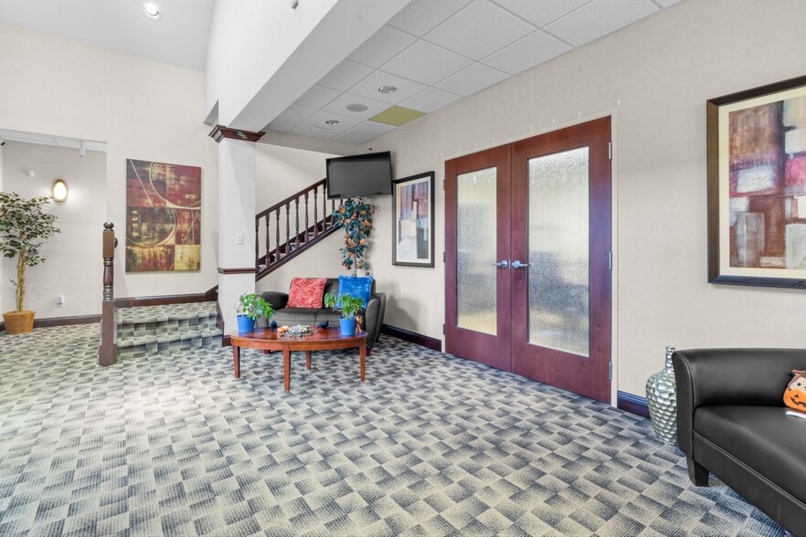 More Photos Of 9963 Crosspoint Blvd, Indianapolis Office For Sale