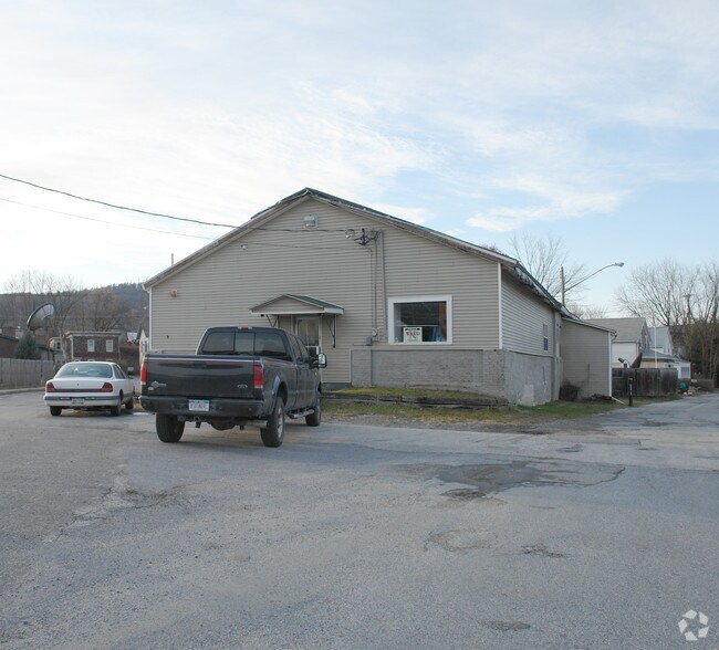 More Photos Of 22 Water St, Hoosick Falls Bar For Sale