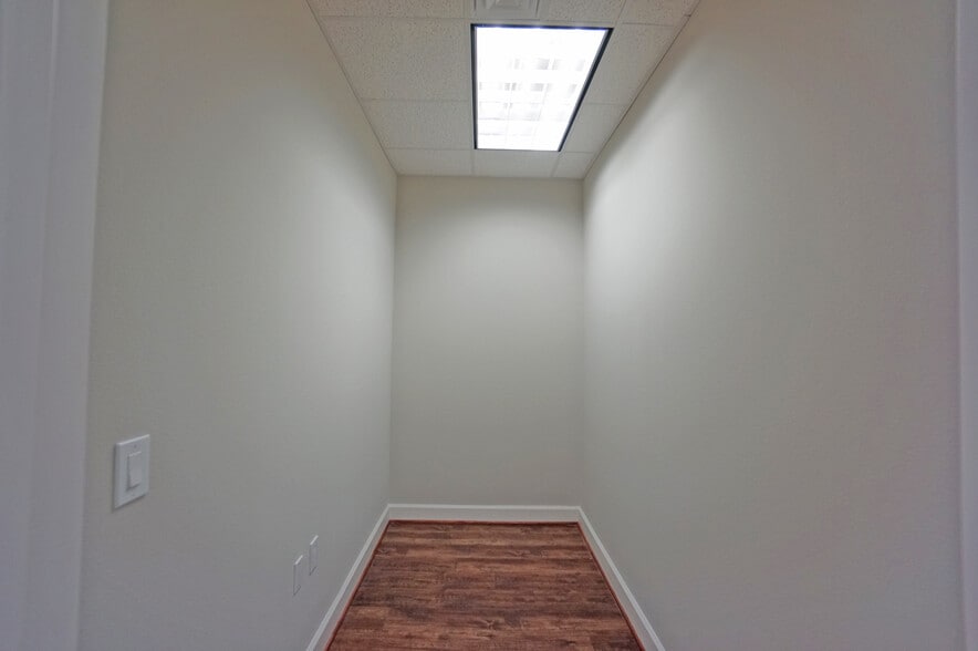 More Photos Of 633 E Fernhurst Dr, Katy Medical For Lease