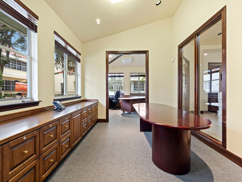 More Photos Of 11050 N Kendall Dr, Miami Loft Creative Space For Sale