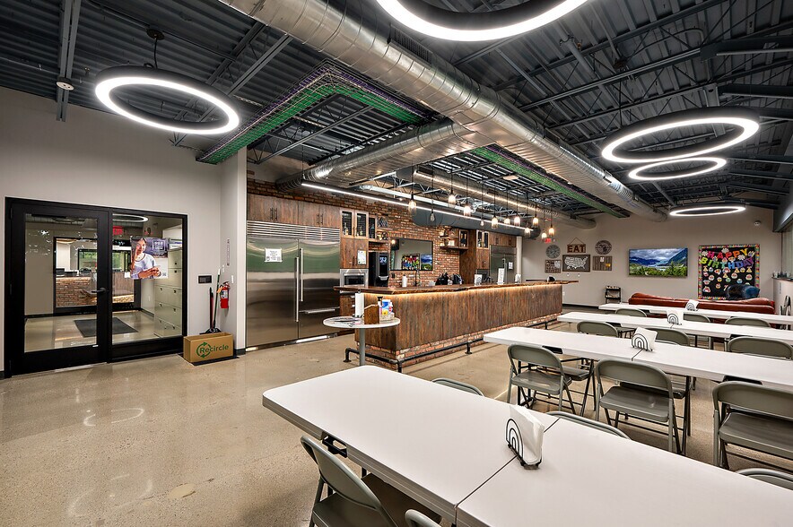 More Photos Of 43750 Garfield Rd, Clinton Township Office For Lease