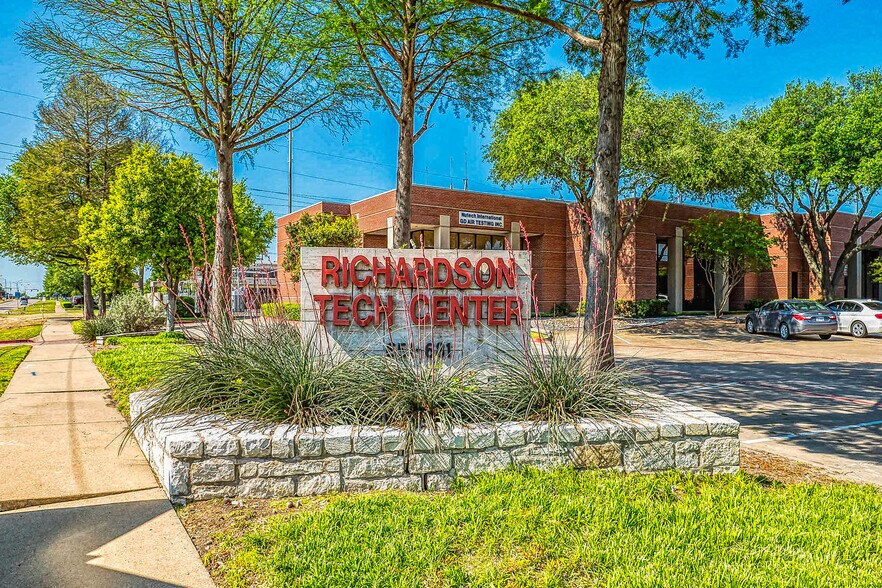 More Photos Of 681 N Plano Rd, Richardson Showroom For Lease