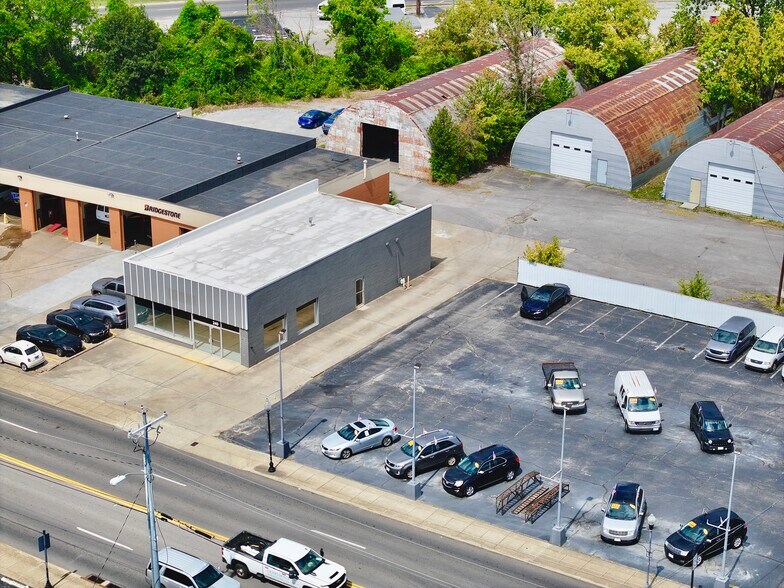Primary Photo Of 240 W Main St, Gallatin Freestanding For Lease