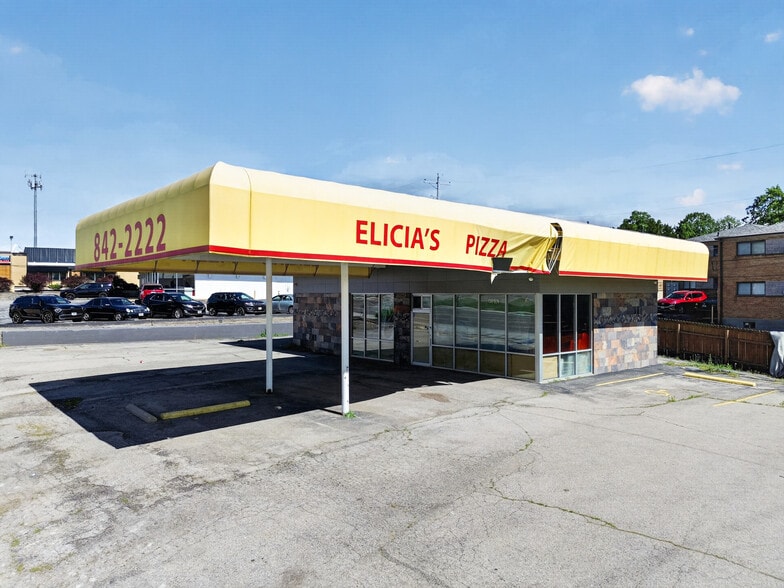 More Photos Of 8570 Watson Rd, Saint Louis Freestanding For Lease