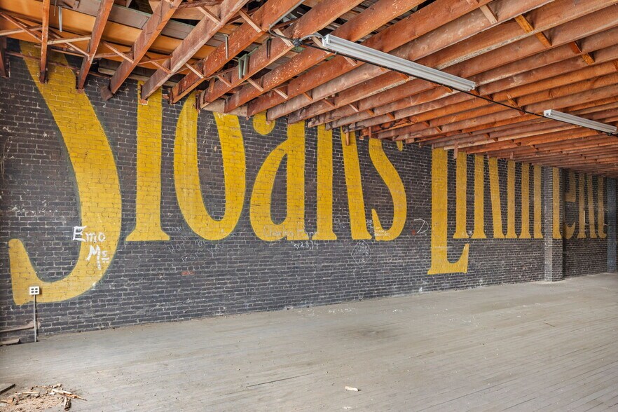 More Photos Of 203 N Court St, Florence Department Store For Sale