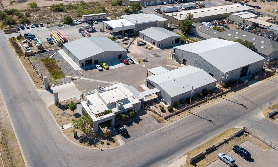 More Photos Of 1999 Futurity Dr, Sunland Park Light Distribution For Lease