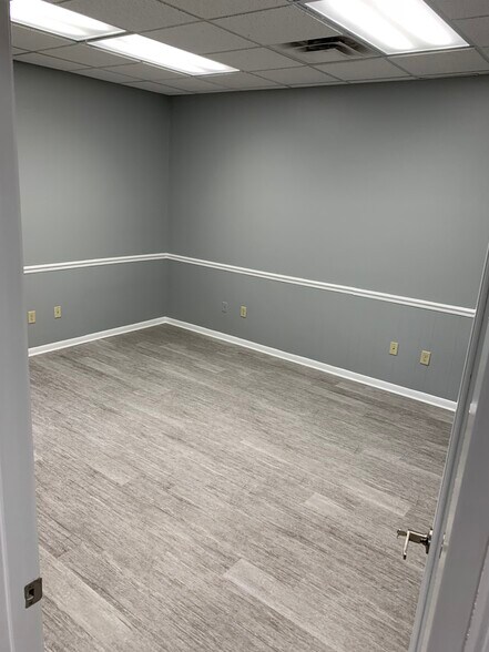 More Photos Of 5610 Fort Caroline Rd, Jacksonville Medical For Lease