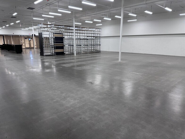 More Photos Of 7811-7931 NE Highway 99, Vancouver General Retail For Lease