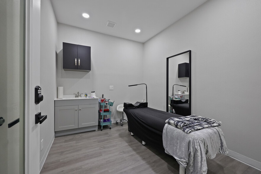 More Photos Of 20713 Aldine Westfield Rd, Houston Office Residential For Sale