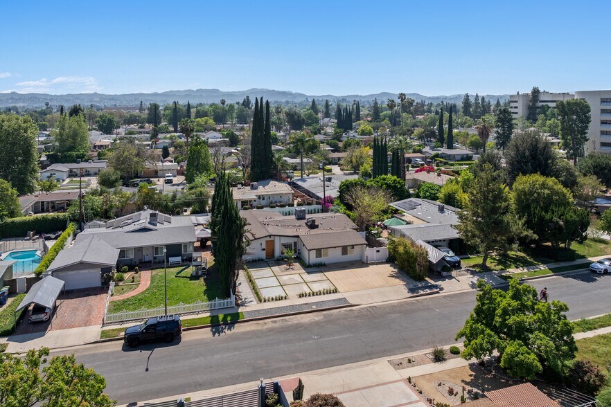 More Photos Of 22928 Leadwell St, West Hills Apartments For Sale