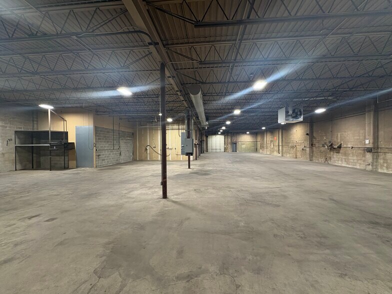 More Photos Of 2318 1st St NE, Minneapolis Warehouse For Sale