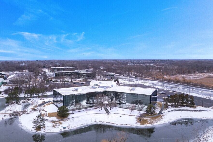 More Photos Of 2333 Waukegan Rd, Bannockburn Unknown For Lease