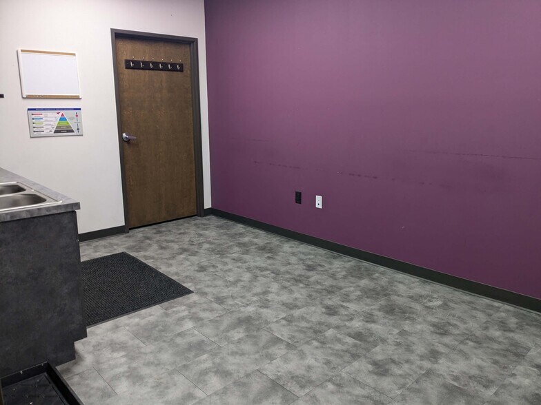 More Photos Of 6253 Grand River Rd, Brighton Unknown For Lease