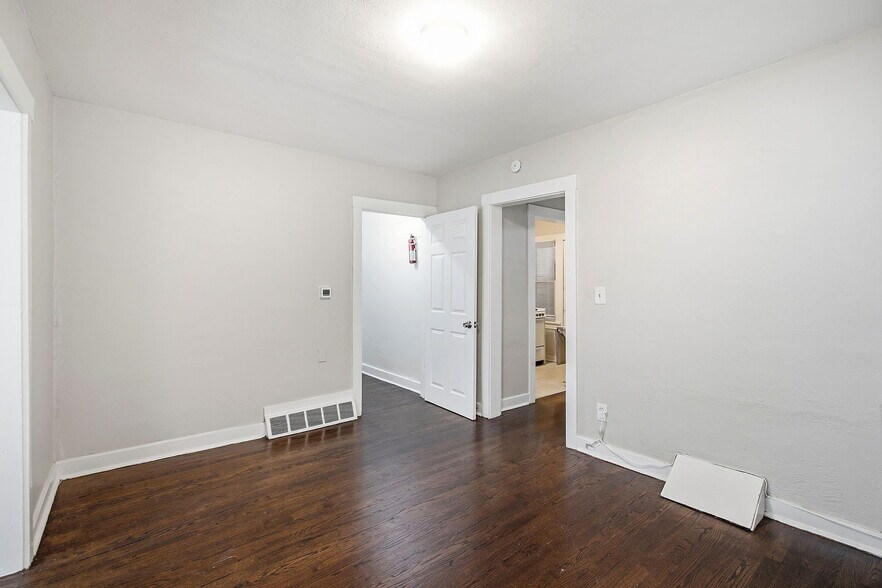 More Photos Of 1109 W 40th St, Kansas City Apartments For Sale
