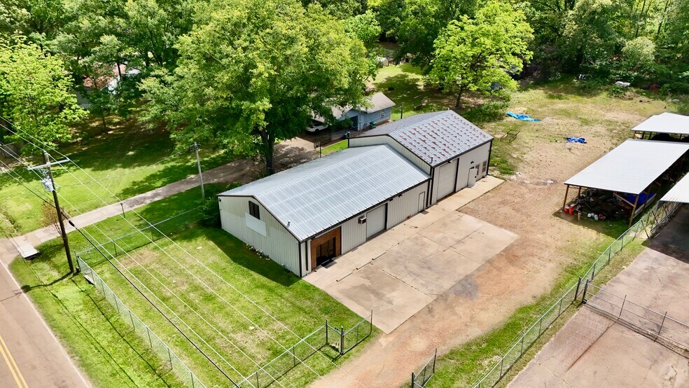 More Photos Of 8071 N McRaven Rd, Clinton Industrial For Sale