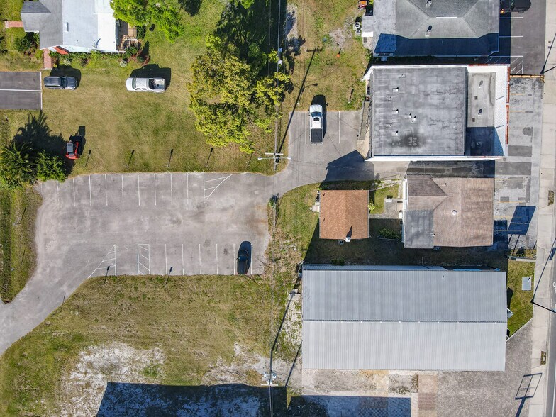 More Photos Of 1976 W Fairbanks Ave, Winter Park General Retail For Sale