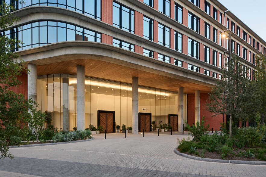 More Photos Of 1017 Springdale Rd, Austin Unknown For Lease