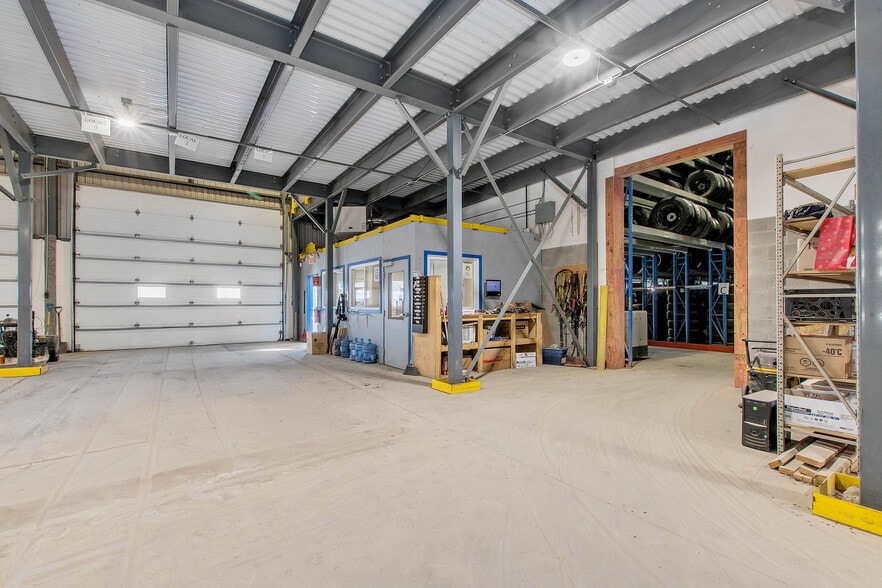 More Photos Of 14410 Rue Rolland-Desjardins, Mirabel Warehouse For Sale