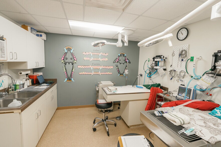 More Photos Of 6400 4th St N, Saint Petersburg Medical For Sale