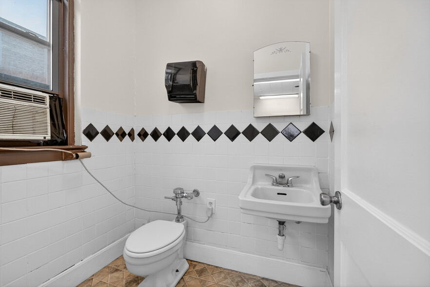 More Photos Of 671 Naugatuck Ave, Milford Warehouse For Sale