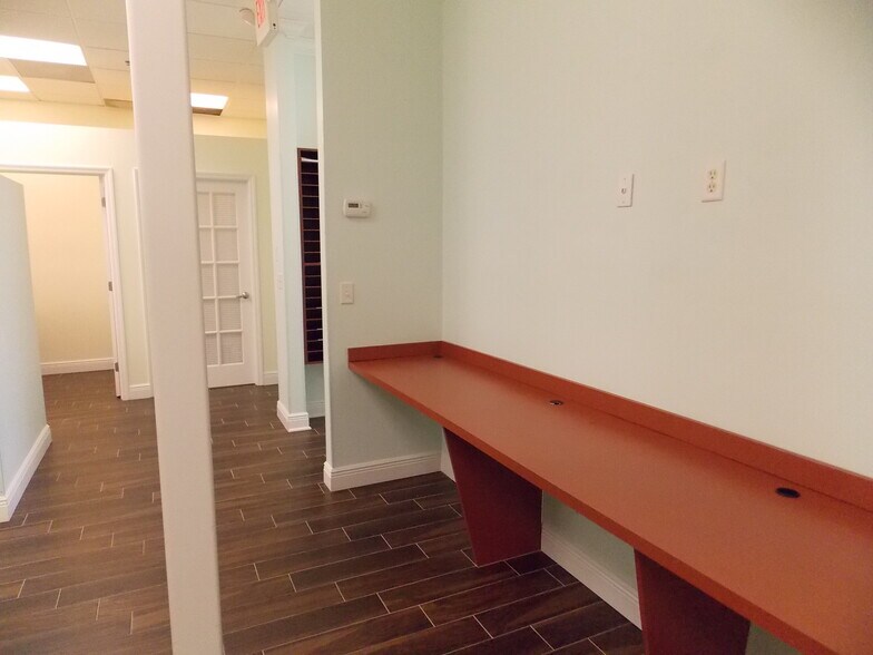 More Photos Of 7730 N Wickham Rd, Melbourne Office For Lease