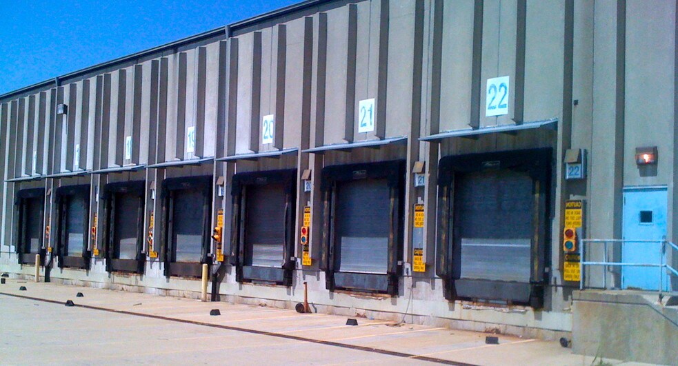 More Photos Of 1551 E Willow St, Kankakee Warehouse For Lease