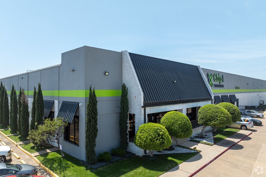 More Photos Of 2200-2202 E Randol Mill Rd, Arlington Warehouse For Lease