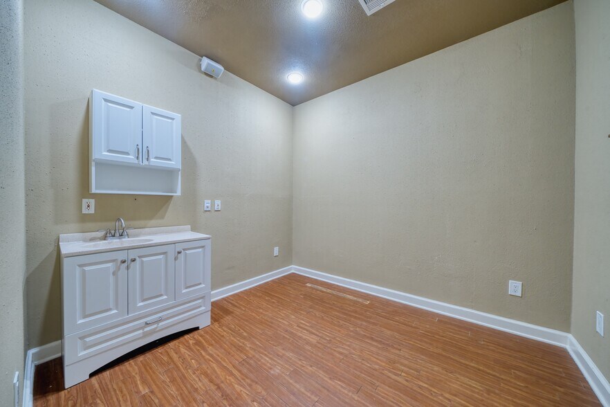 More Photos Of 2805 Center St, Deer Park Storefront Retail Office For Sale