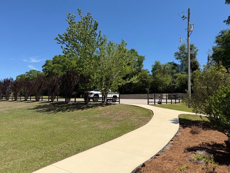 More Photos Of 4950 S County Road 20, Ozark Freestanding For Sale