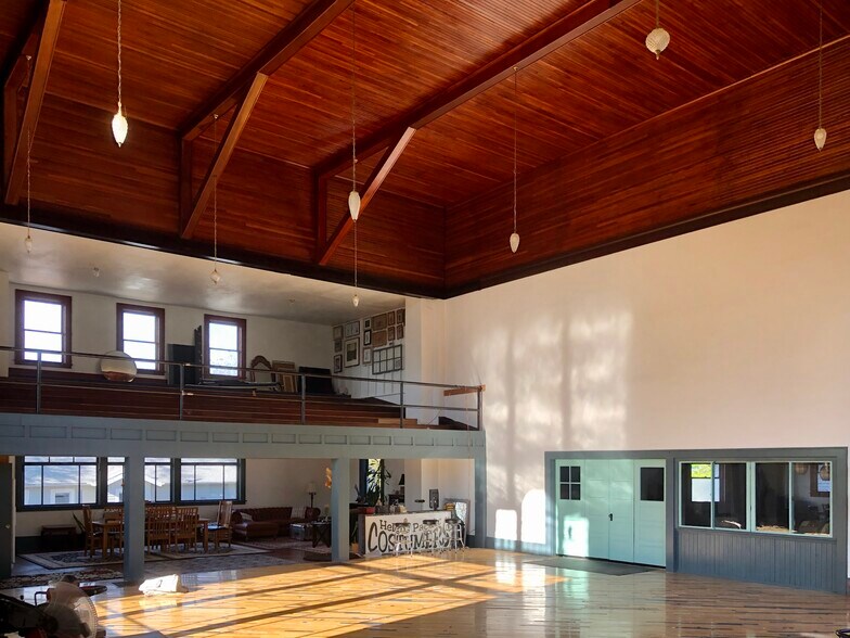 More Photos Of 7809 NE Everett St, Portland Religious Facility For Sale