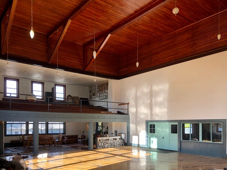 More Photos Of 7809 NE Everett St, Portland Religious Facility For Lease