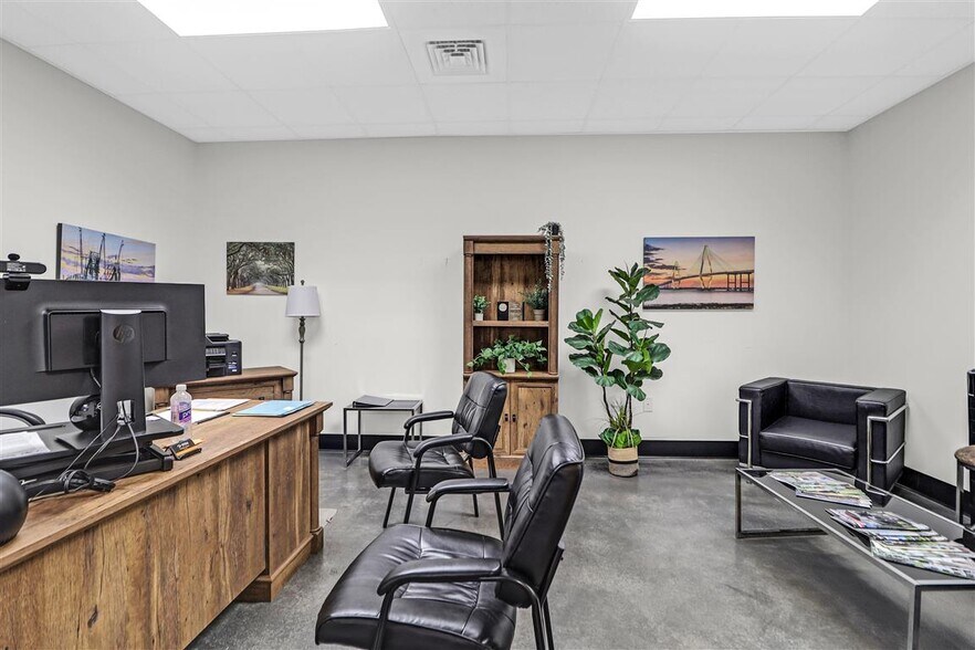More Photos Of 2137 Savannah Hwy, Charleston Freestanding For Lease