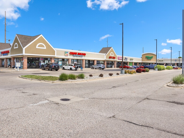 More Photos Of 518-628 N Beacon Blvd, Grand Haven Storefront For Sale