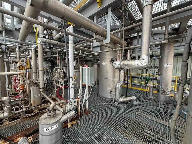 More Photos Of 5640 44th Ave S, Clinton Office For Sale