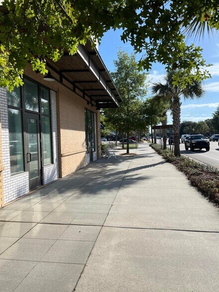 More Photos Of 835 Coleman Blvd, Mount Pleasant General Retail For Lease
